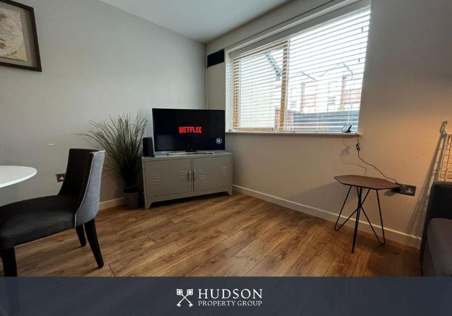 Central Townhouse With Parking Telford Exterior foto